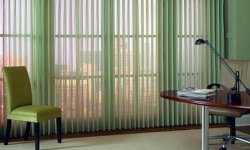 Рулонные шторы – универсальный и функциональный элемент оконного декора