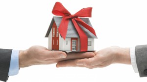             Налоги при дарении квартиры родственникам        