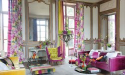 Текстиль с ярким принтом в интерьере дома