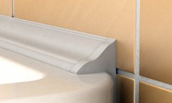 Почему нельзя заменять герметиком бордюры у стыка стен с ванной