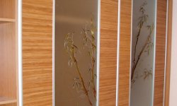 Шкафы с фасадами из бамбука – стоит ли покупать